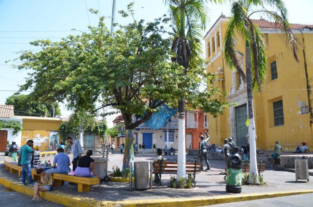 Plaza de la Trinidad en el barrio Getsemaní de Cartagena, donde estaba ubicada la escultura de los lanceros
