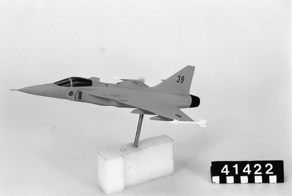 Un avión de combate Gripen en vuelo, modelo que Colombia evalúa adquirir para reemplazar su flota de aviones Kfir.