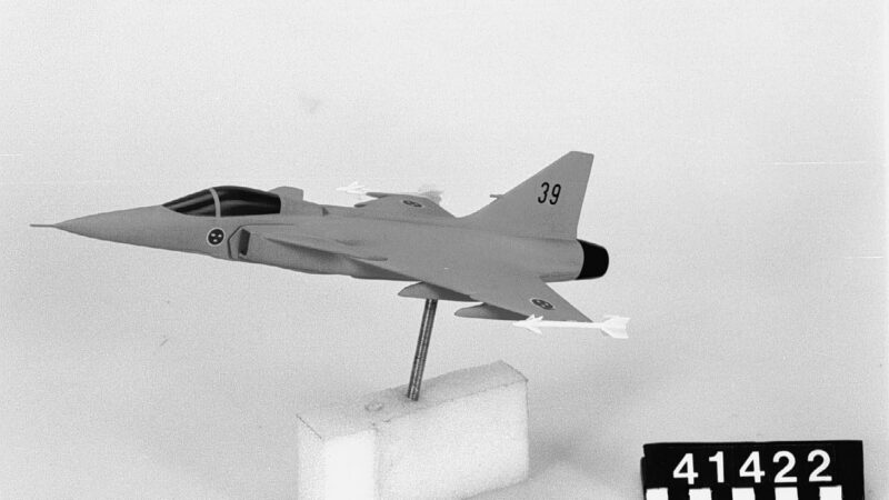 Un avión de combate Gripen en vuelo, modelo que Colombia evalúa adquirir para reemplazar su flota de aviones Kfir.