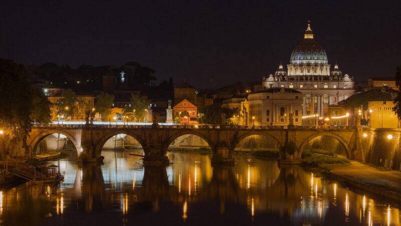 Basílica de San Pedro en el Vaticano, sede central de la Iglesia católica