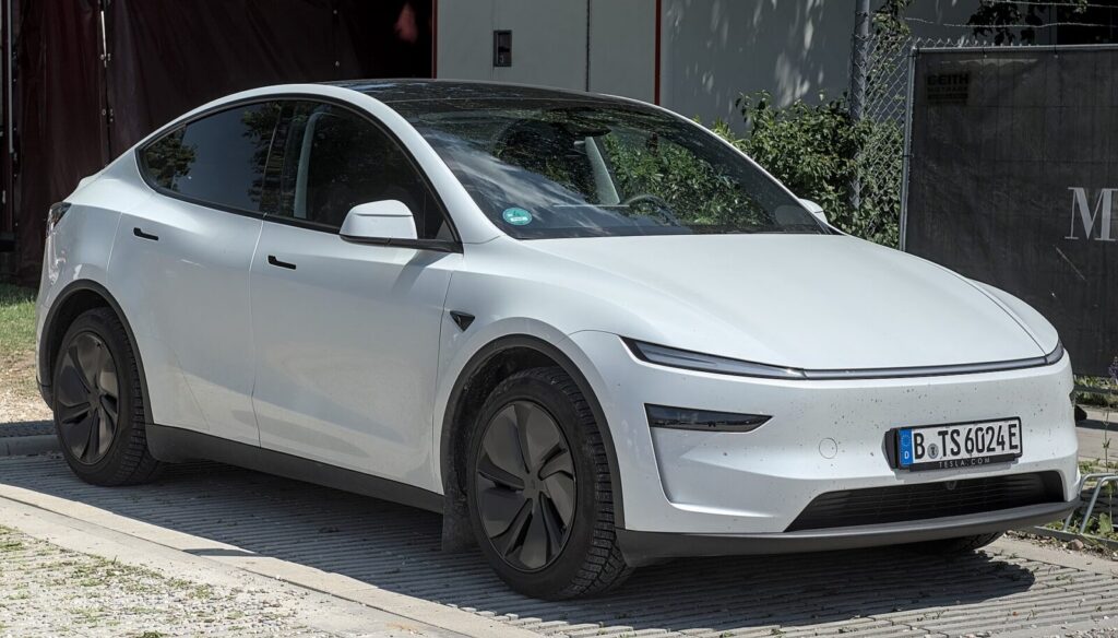 Un automóvil eléctrico Tesla Model Y, marca cuyos modelos se venden hoy en el mercado colombiano.